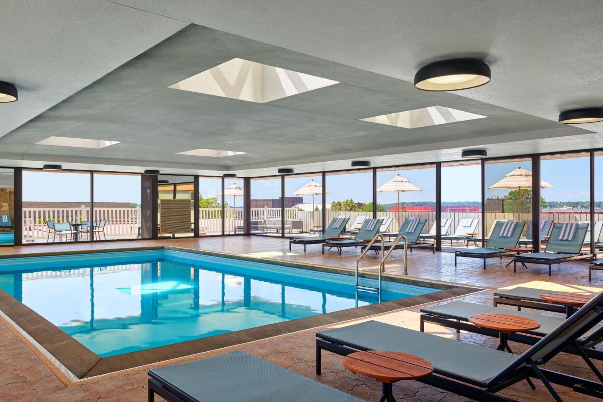 Delta Hotels By Marriott Muskegon Convention Center Exterior photo